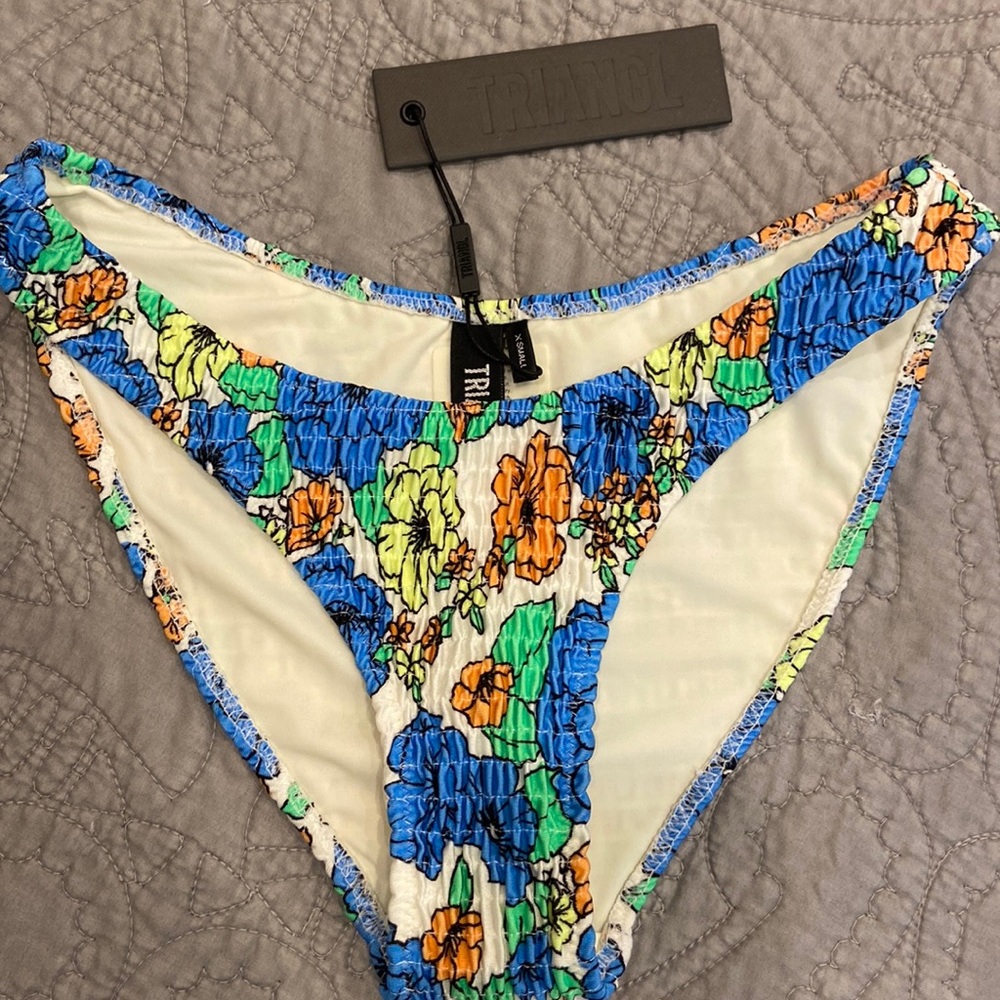 Triangl swim bottoms. Never worn, just sitting in my drawer.